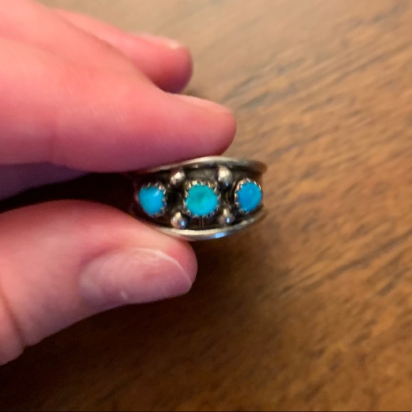 Turquoise and silver ring - Picture 3 of 3